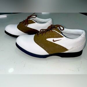 Nike Golf Shoes Brown & White
Size 7.5 Oxfords